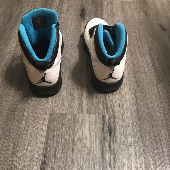 Used Jordan’s - Picture 2 of 5